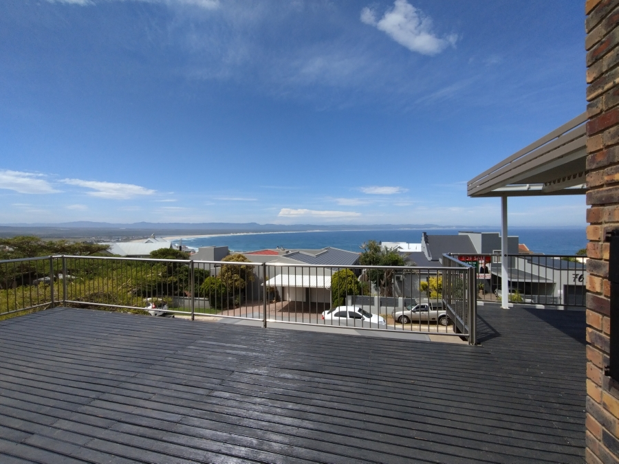 7 Bedroom Property for Sale in Wavecrest Eastern Cape